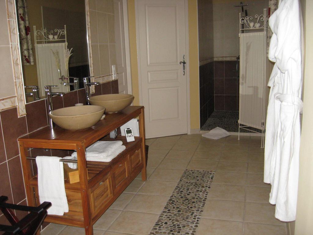Mas Du Puits Bed & Breakfast Courthézon Room photo